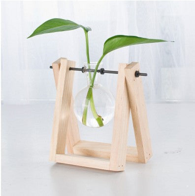 Transparent wooden frame for hydroponic plants